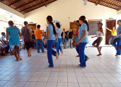 Na Tabela 14 observamos que a coordenação geral das atividades é papel predominantemente da Secretaria de Educação (45,5) e da Direção da Escola (25,0).