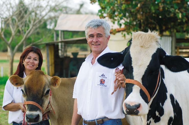 agronegócios Os produtores de leite Maria Gecineide e Adacir da Mota, da Estância Encantada: produtividade aumenta com melhoramento genético e diagnóstico zootécnico Milton Mansilha/Luz Avanço no