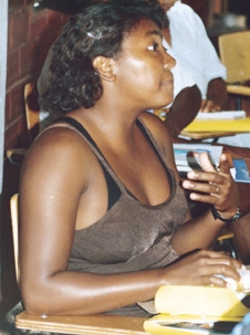 Foto: Rosaura Soligo Professora faz perguntas à formadora (Barra do Corda/MA, out/1998) Como a professora trabalha a reescrita das histórias? Como ela trabalha com as listas?