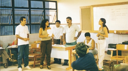 Foto: Rosaura Soligo Educadores estudam e discutem módulos de formação (Parâmetros em Ação, Pólo de Joinville/SC, ago.