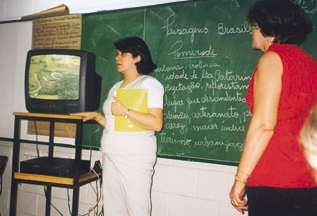 Foto: Regina Lico Educadoras coordenam atividade de formação em parceria (Parâmentros em Ação, Pólo de Maringá/PR, abr.