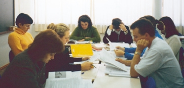 Foto: Marília Novaes Educadores estudam texto de aprofundamento (Parâmetros em Ação, Pólo de Rio do Sul/SC, ago.