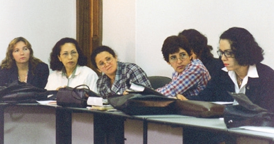 Foto: Roasura Soligo Educadores ouvem a fala da formadora (Parâmetros em Ação, Rio Branco/AC, ago.