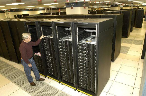 IBM Roadrunner - 6.562 processadores dual core AMD Opteron associados a 12.240 chips da IBM, e quase 52 TB (TeraBytes) de memória RAM.