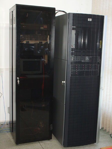 F oi instalado no LNA o servidor de dados HP ProLiant DL380R05 da Hewlett Packard com uma capacidade de armazenamento de 12 Tera bytes e processador Intel Quad-Core Xeon E5405.