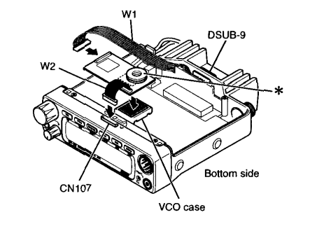 Instale a unidade EJ-41U no rádio, seguindo as instruções abaixo. Use um cabo RS-232C e conecte-o a um conector DB-9 na parte traseira do equipamento e ao computador pessoal.