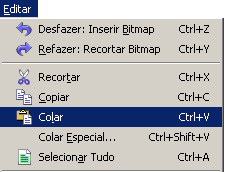 Pelo Menu Posicione o cursor no ponto em que deseja colar o texto; Na Barra de Menus, entre em Editar Colar Pelo Teclado Selecione o ponto do texto onde deseja que seja feita a cola e em seguida