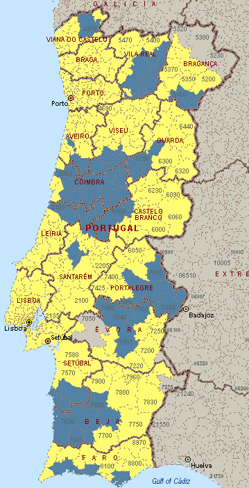 são as que residem nas áreas marcadas a cinzento no mapa de Portugal Continental, pela maior distância que têm que percorrer até uma unidade.