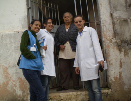 FLUXOGRAMA DE VD FARMACÊUTICA FICHA DE ENCAMINHAMENTO FARMACÊUTICO DISCUSSÃO do caso com a equipe (Encontro farmacêutico-paciente) Estabelecimento do ESTADO DE SITUAÇÃO do paciente.