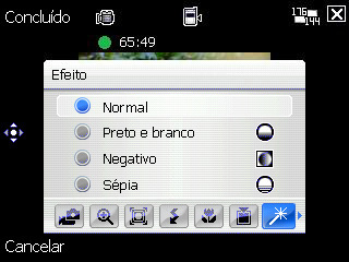 Efeito Esta opção permite-lhe aplicar alguns efeitos às imagens. Pode seleccionar uma das seguintes opções: Preto e branco, Negativo e Sépia. Escolha a opção Normal para não aplicar qualquer efeito.