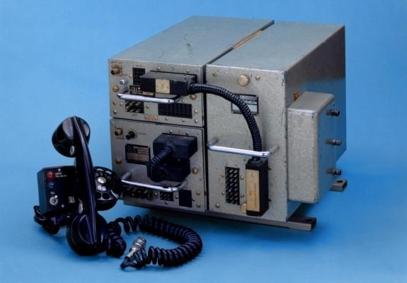 UM POUCO DE HISTÓRIA - 1956 A Ericsson entrou no mercado de telefonia móvel lançando o modelo TMA, sigla para Telefonia Móvel A.