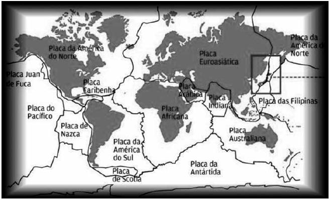 www.ibge.gov.br. Adaptado. G. Ferreira, Moderno Atlas Geográfico, 2012. Adaptado. Correlacione as formações vegetais retratadas nas fotos às áreas de ocorrência indicadas nos mapas abaixo.