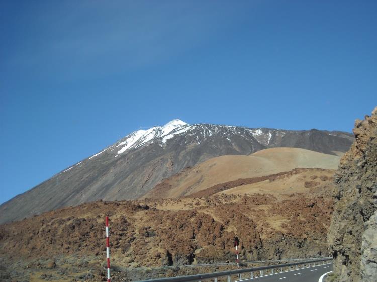O ponto mais alto do território espanhol é o Pico Teide.