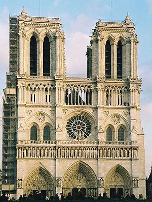 Esta catedral tem tido muita importância através da História, tendo acolhido imensos episódios importantes, principalmente durante a Revolução Francesa., em que foi utilizada como edifício militar.