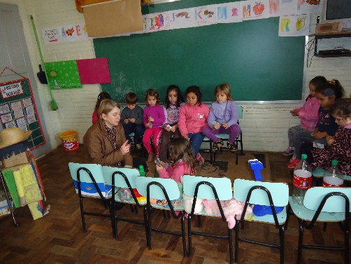 *Partindo da história: As centopeias e seus sapatinhos criamos um livro com os desenhos dos alunos.