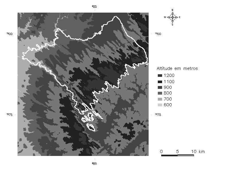 210 R A F A E L K Ö E N E E M Á R I O S É R G I O D E M E L O Figura 1 Mapa hipsométrico Figura 2 Mapa de declividade As feições mais comuns encontradas na região, representadas em um mapa de Feições