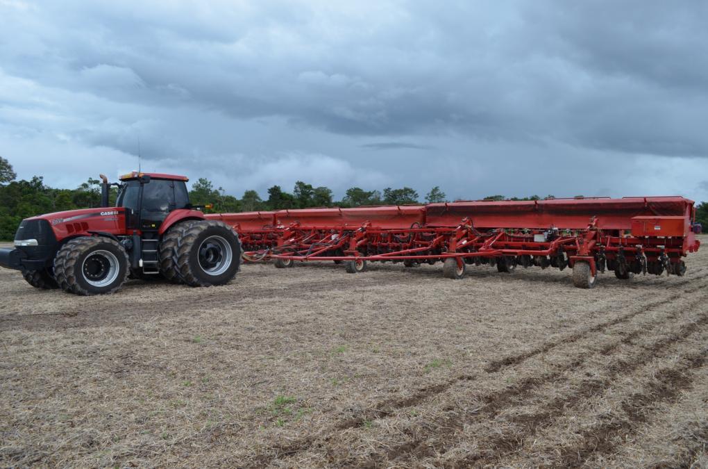 Adubação fosfatada a lanço Fatos importantes: Gigantesca pressão para semear 27,5 milhões de hectares em 30 dias agronômicos úteis; Estimativa de 34.