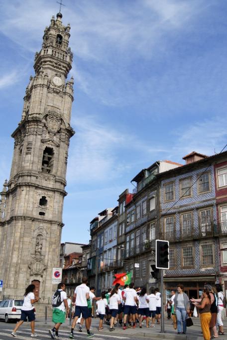 Cerimónia de Abertura Apesar de toda a envolvente do evento já durar há uns dias para a maior parte das selecções e organização, a Cerimónia de Abertura que decorreu hoje na Baixa Portuense, deu o