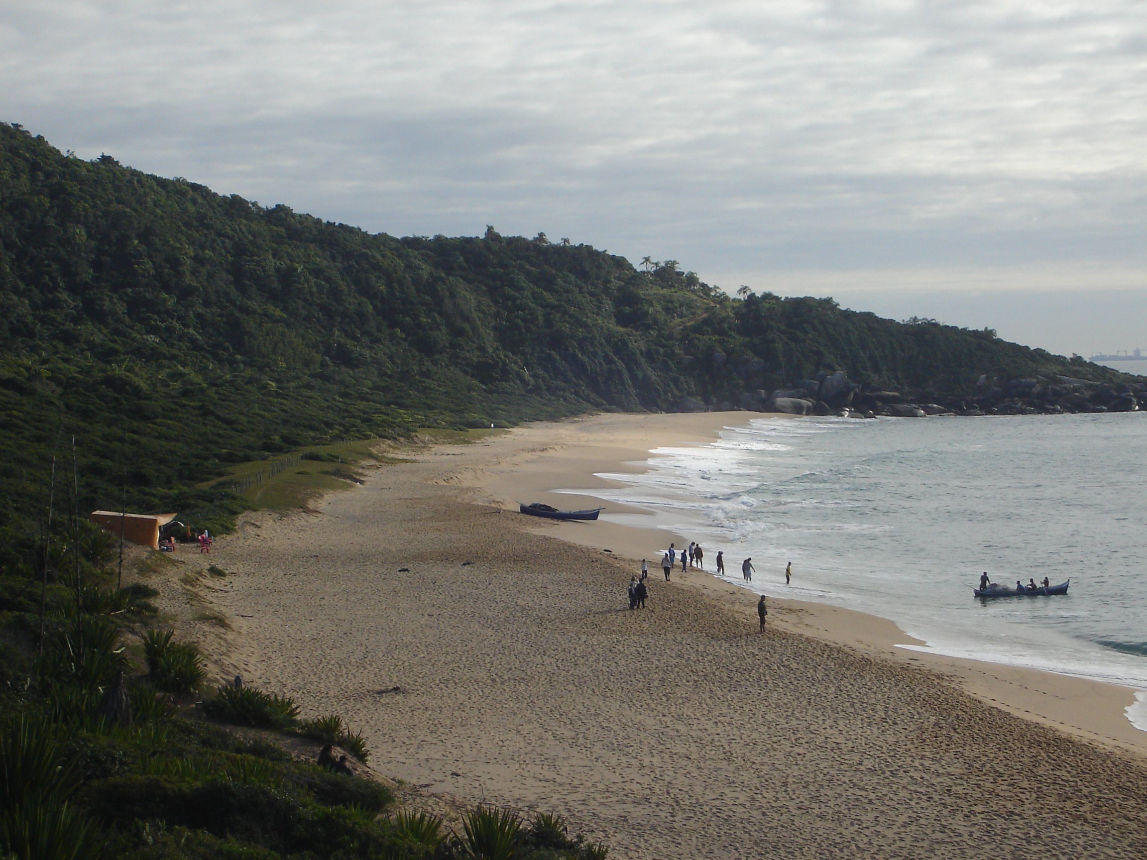 Quadro 10: Imagens do cenário que compõe o contexto socioecológico Praia de Taquarinhas, município de Balneário