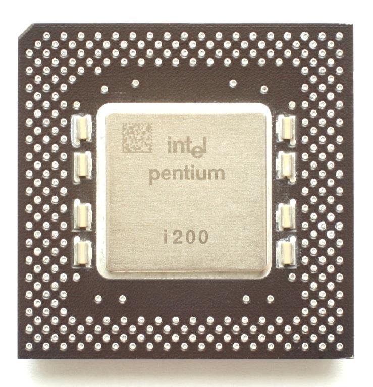 1993 Intel Pentium Com velocidades entre 60 MHz e 300 MHz, foi um sucesso de mercado graças também ao sucesso do Windows 95, que usava (e abusava) do