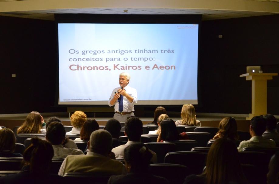 ENCONTROS COM OS COLABORADORES O CRI Norte, realiza através das parcerias, encontros, treinamentos, reuniões e confraternizações anuais com a equipe de colaboradores do CRI Norte, de modo a