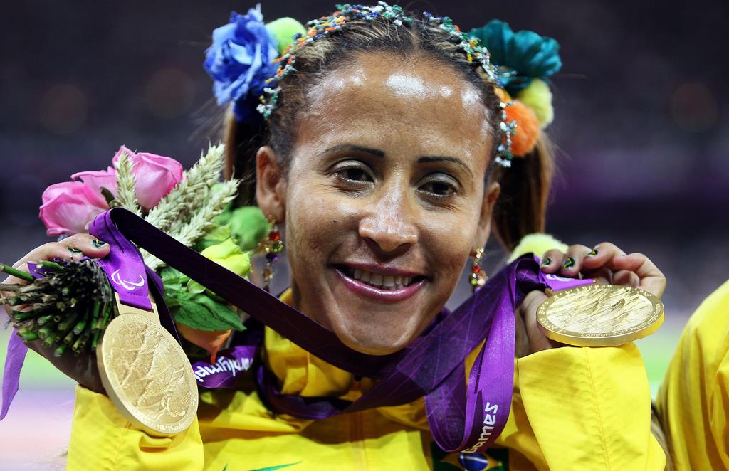 Terezinha Guilhermina, atleta paraolímpica Jovem indígena no campeonato brasileiro de tiro