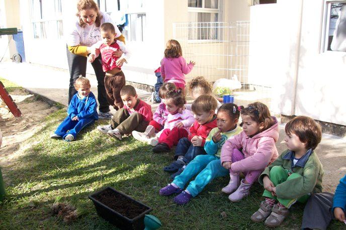 Na Educação Infantil o trabalho coletivo é requisito básico, é condição para construir e consolidar o Projeto Educando com a horta: cores aromas e sabores o qual contará com a ação de toda comunidade