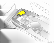 Condução e funcionamento 149 Travão de mão Aplicar sempre o travão de mão com firmeza sem carregar no botão de destravagem e travar até ao máximo numa subida ou descida.