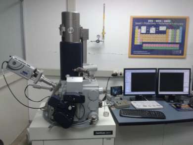 PROCEDIMENTO EXPERIMENTAL Corte dos tecidos Montagem e cura Corte a jato