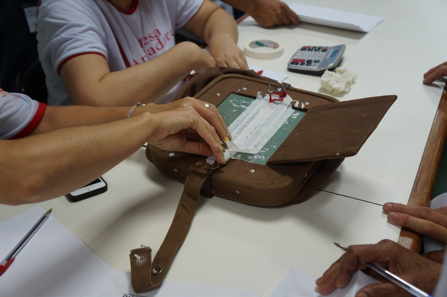 Informativo do Sindicato dos Trabalhadores Técnico-Administrativos em Instituições