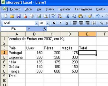 Referências de Células : Para identificarmos uma célula usamos as suas coordenadas. Igualmente nas fórmulas e funções usam-se as coordenadas das células.