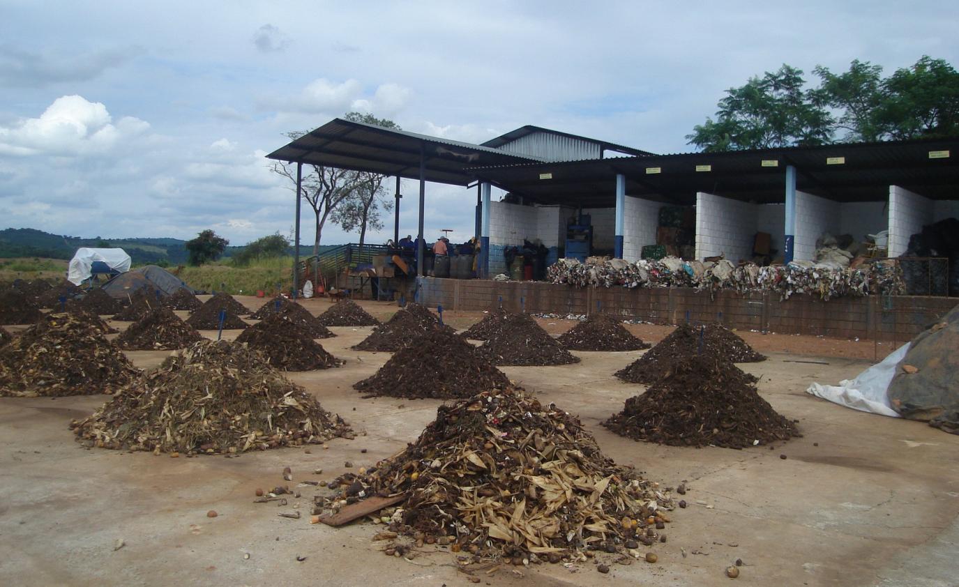 Modelo de gestão e manejo tecnológico preconizado pelo MMA 10 Fórum de Saneamento DESAFIO Escolha de tratamentos adequados que considerem, menores riscos