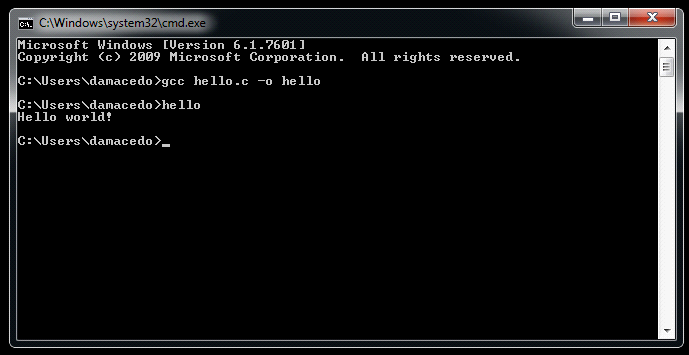 Depois de salvo, compile o programa utilizando o comando gcc hello.c o hello. Substitua hello.c pelo nome do arquivo que foi salvado. Em seguida, execute o programa.