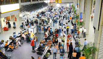 Aeroporto Internacional de 130.000 População média/dia 58.