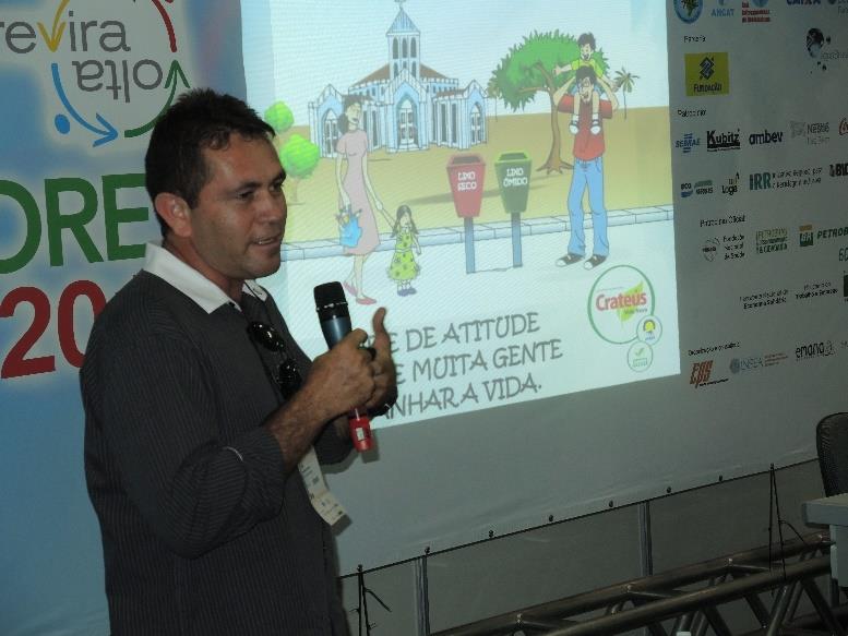 Dois professores e as ações do Instituto Brasil Solidário O Instituto Brasil Solidário realiza