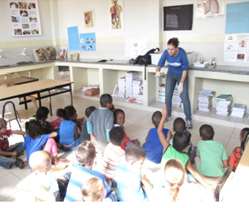 Ensino Fundamental (1º ao 5º ano), com idade entre seis e 11 anos. O trabalho era realizado durante todo o ano letivo, através de visitas quinzenais às turmas escolares.