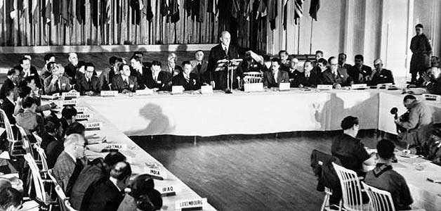 CONFERÊNCIA DE BRETTON WOODS Em 1944, nos EUA, os países capitalistas definiram uma nova ordem