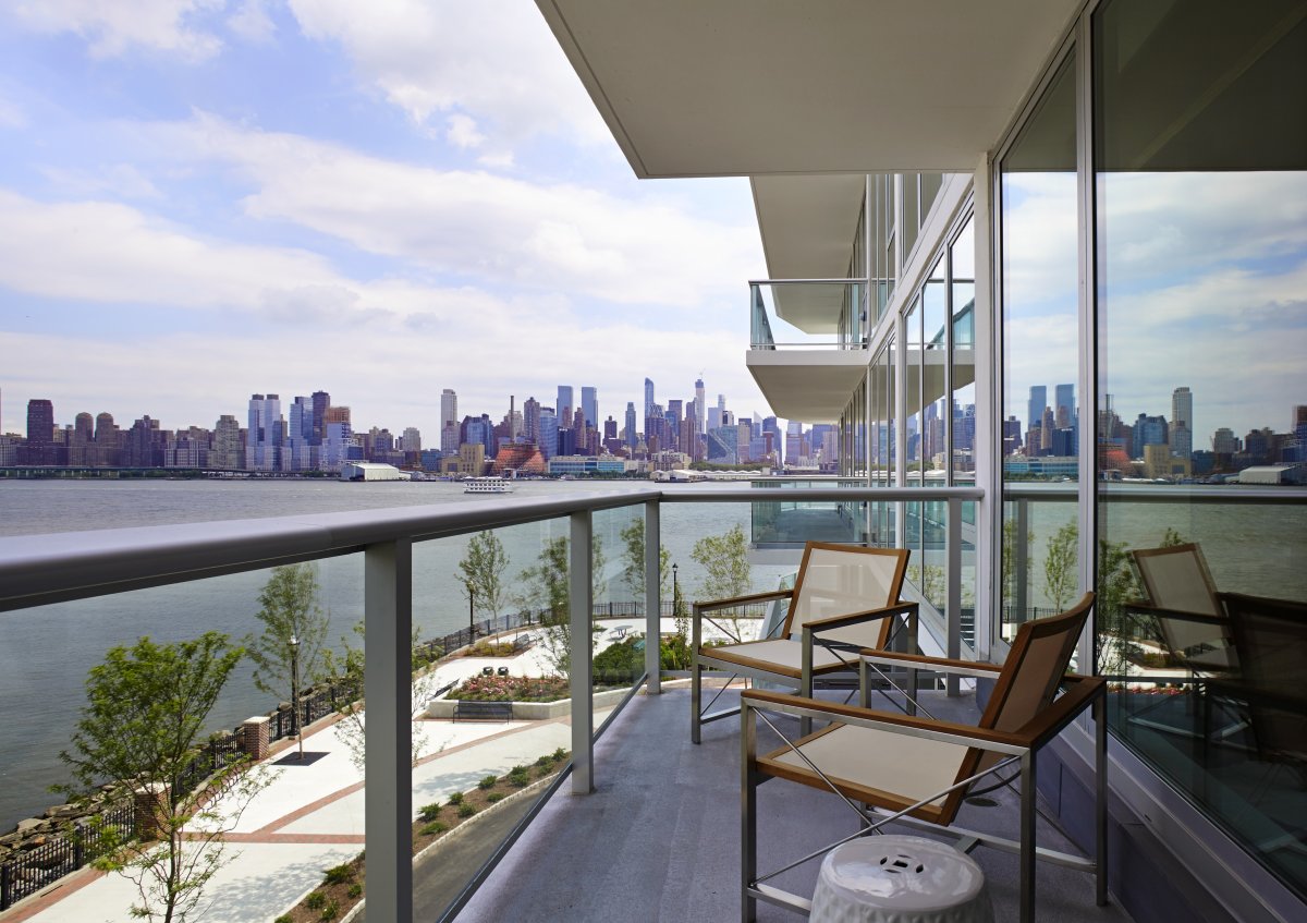 Destaques do condomínio O Avenue Collection oferece luxo na forma de apartamentos de um, dois e três dormitórios à beira do rio com vista espetacular de Manhattan e do Rio