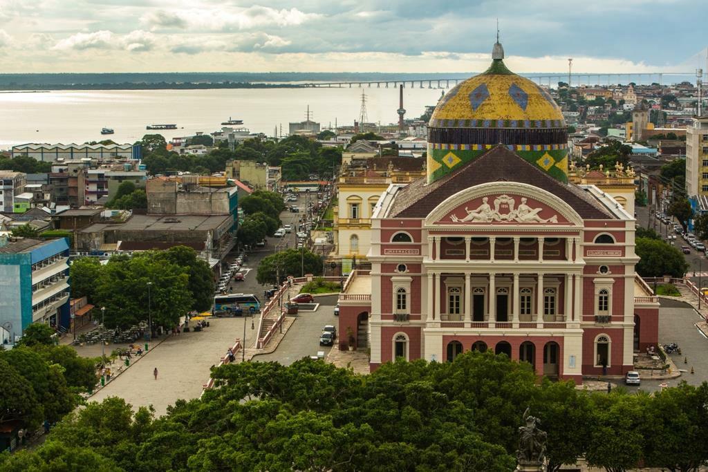 No auge do ciclo da borracha, Manaus era a conhecida como a Paris Brasileira e foi o látex que trouxe prosperidade, luxo e riqueza a