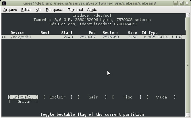 FORMATAR UNIDADES NO TERMINAL DO LINUX 1 15/04/2015 <No Debian Linux> Você pode usar o cfdisk, no terminal (como root), para executar as tarefas de formatação de pendrives.