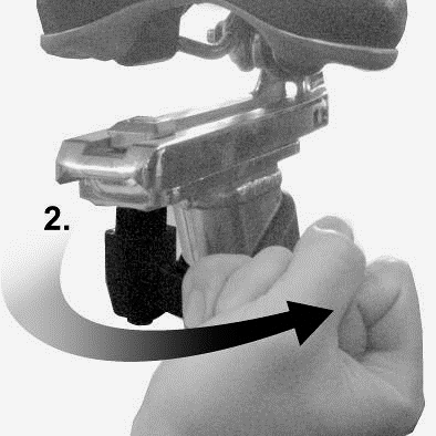 Puxe para baixo e gire a chave de mão no sentido anti-horário. Gire até o final e solte a chave de mão.