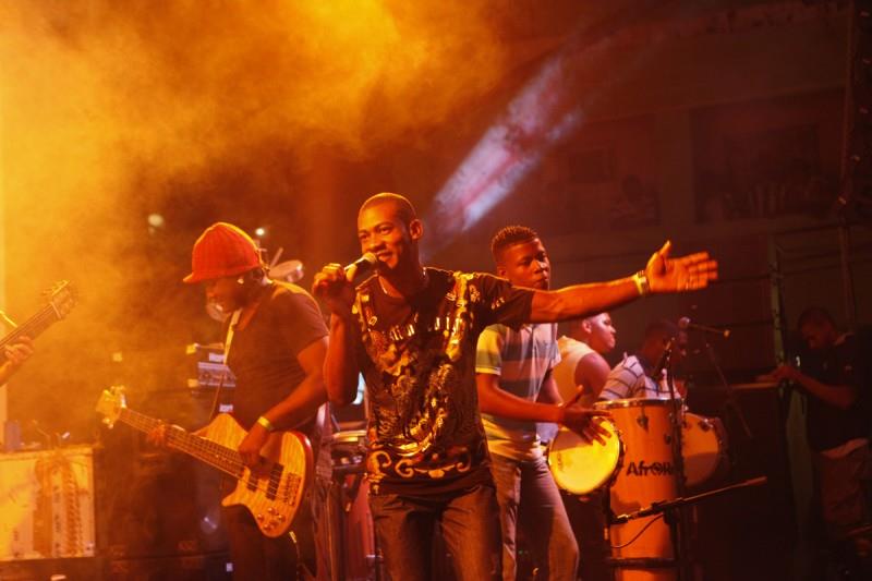 Os desafios O Afro Samba já enfrentou diversos desafios, entre eles a perda de um dos fundadores do grupo, o Picucha, em abril de 2006, com apenas 18 anos de idade.
