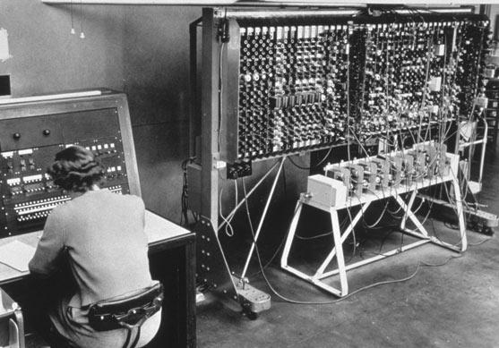 Breve história Primeira geração de computadores: 1945