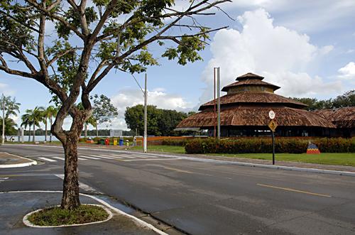 Em 1986, passou a expandir suas atividades para o interior do Estado criando vários Campi, destinados a serem Polos Regionais de atuação na Graduação, Pós-Graduação e Extensão.