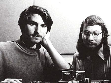 Mais vale ter 30% de algo, do que ter 100% de nada! Foi necessário reunir o Steve Jobs, e o Steve Wozniak, para acontecer a Apple: Em 1975, Wozniak ( ) construiu um computador.