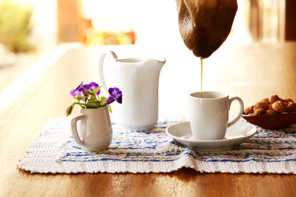 SERÁ QUE VOCÊ SABE PREPARAR O CAFÉ CORRETAMENTE? Prepare, preferencialmente com água filtrada, sendo um copo (200 ml) de água para 1 colher de sopa média quase cheia de pó de café.