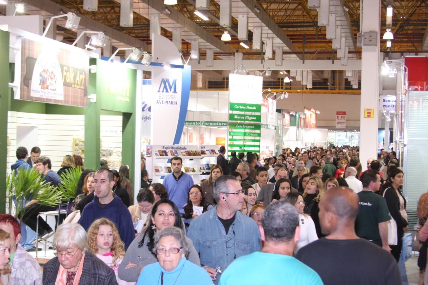 O mercado de produtos religiosos está sempre em expansão, marcando presença em diferentes setores.