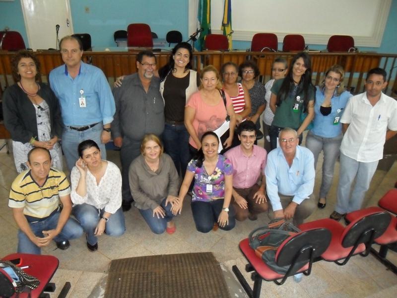 Fabiano Zillo, superintendente da ETH e membro do conselho comunitário, aprovando o projeto. Andréia Freese, vereadora de Perolândia e integrante do conselho comunitário, validando o projeto.