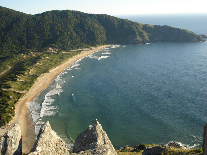 Experiência Trilha Lagoinha do Leste: Um recanto preservado, quase intocado, de águas claras, morros verdes, quedas d'agua e uma lagoa entre a mata.