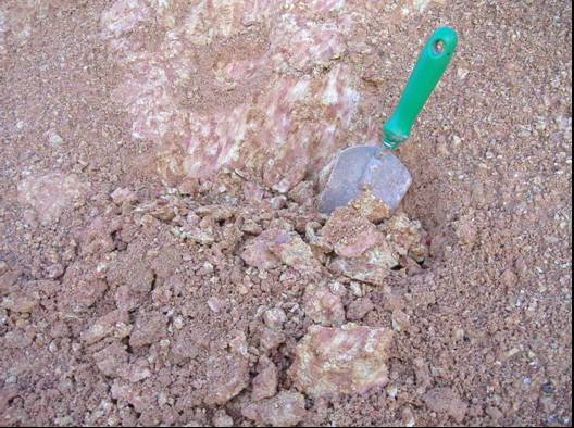 110 - Solo residual de rocha sedimentar. DSCF0385 Amostra 24. Km 251.